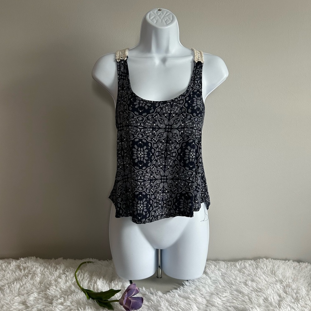 Rue 21 floral crochet flowy crop top